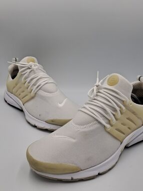 Nike Men's Knit Slip-On Trainers in White and Cream
